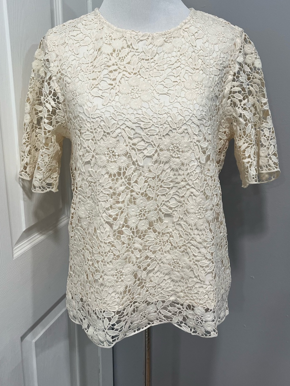NEW GARNET GILL LACE TOP SIZE 6